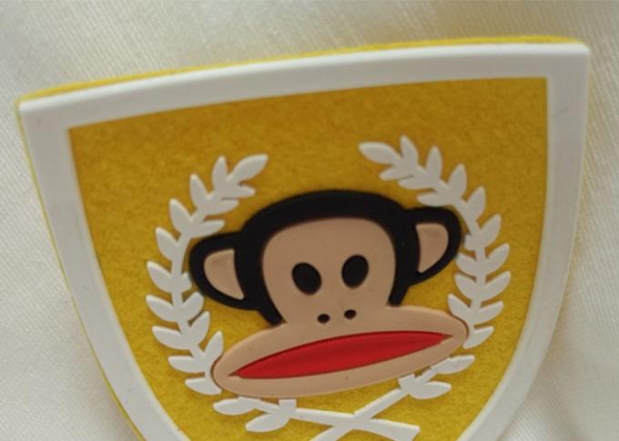 O logotipo de borracha feito sob encomenda remenda o crachá do silicone para o desgaste exterior/sapatas/sacos