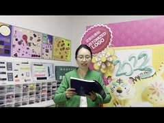 Os remendos feitos sob encomenda da roupa proporcionam serviços do OEM e do ODM