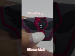 T-shirt personalizado Etiqueta de silicone lavável 3D Logotipo de silicone macio Transferência de calor Emblema de silicone