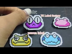 Etiquetas personalizadas de roupas dobráveis de alta densidade tecidas usando Selvage Techincs