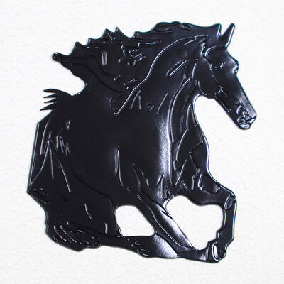 Etiqueta de Transferência de Calor de Cavalo Correndo Preto em TPU – Patch de Tensão Embutido 3D para Marca de Vestuário e Bolsas