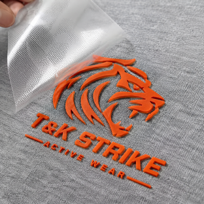 Etiquetas de impressão em silicone de tela Emblema de borracha macia personalizada Adequado para vestuário de moda Sacos e chapéus de decoração de vestuário desportivo