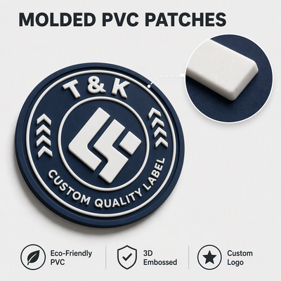 Etiqueta de Transferência de Calor em PVC com Logo Personalizado e Efeito Emboço 3D - Ecológica e Lavável para Branding de Vestuário