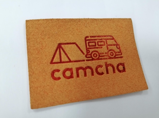 O plutônio da camurça de Microfiber da cor de Pantone gravou os remendos de couro costura na roupa