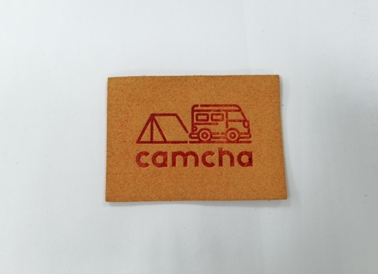 O plutônio da camurça de Microfiber da cor de Pantone gravou os remendos de couro costura na roupa