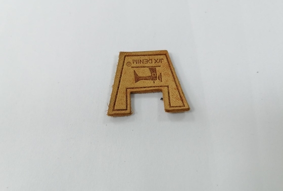 Costurar na roupa que os remendos de couro genuínos gravaram Logo For Garment