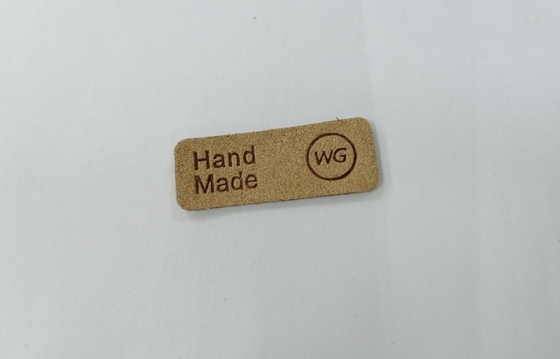O couro gravado do plutônio de Logo Microfiber remenda etiquetas laváveis costura na roupa