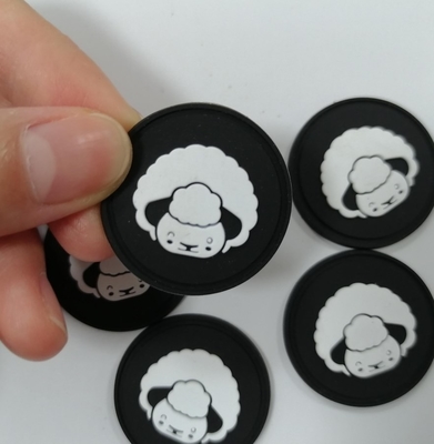 a transferência térmica lavável das etiquetas da borracha de silicone do crachá 3D personalizou