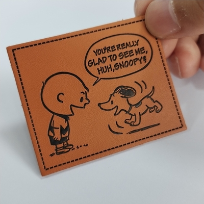 O plutônio gravou/a etiqueta de couro remendo do metal personalizada para o vestuário da roupa