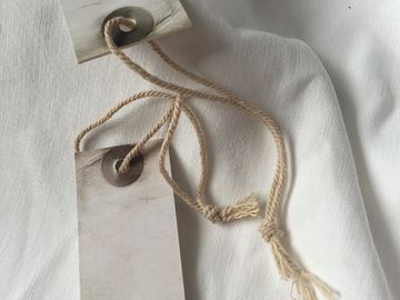 Etiquetas feitas sob encomenda especializadas do cair da mercadoria, etiquetas originais do cair do presente para a joia