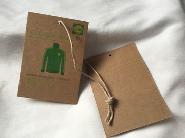 A etiqueta do cair do papel de embalagem de Brown De 3 cores, algodão de 3mm/cair feito sob encomenda do vestuário cabo de linho etiqueta