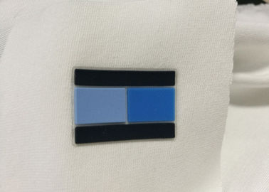 Etiquetas de borracha da roupa do resíduo metálico do clássico 0.8mm, etiquetas feitas sob encomenda da transferência térmica para vestuários