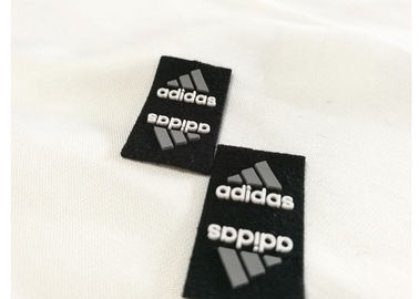 Remendos de borracha do logotipo do logotipo feito sob encomenda da marca para a injeção de Mirco da roupa
