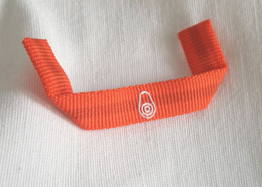 A tela feita sob encomenda da impressão de tela de seda etiqueta o laço do gancho da camisa das etiquetas no vestuário