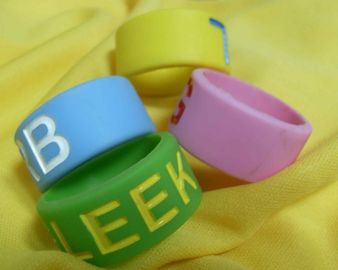 As ofertas relativas à promoção dos artigos da feira profissional gravaram o bracelete do punho do silicone