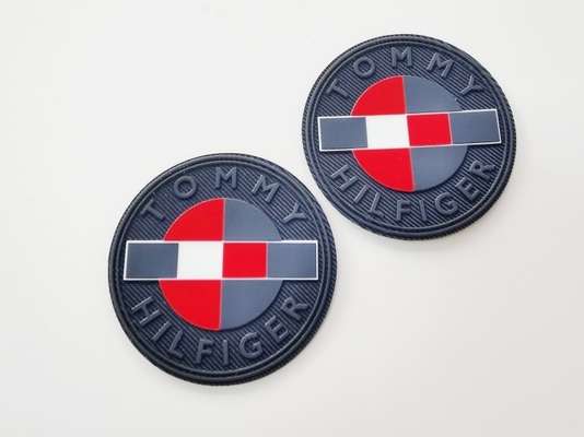 Etiquetas baixas da roupa da sarja de Matte Silicone Logo Printed On em cores múltiplas