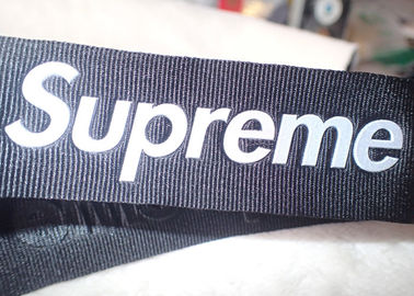 Logotipo reflexivo de alta frequência supremo de 3D 3M na fita de nylon de 3.2cm para o logotipo dos chapéus