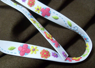 Remendos feitos sob encomenda gravados da roupa, etiquetas da borracha do Pvc com Costurar-em tipo do crachá