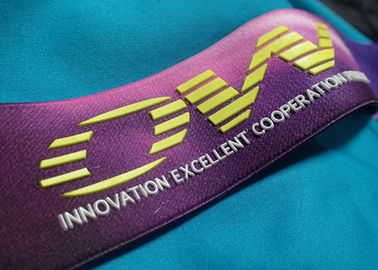 A fita elástica feita sob encomenda do silicone do logotipo e do Não-deslizamento para o vestuário reveste o revestimento