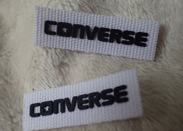 O logotipo inverso do silicone 3D remenda o delicado preto para a etiqueta do pescoço da roupa