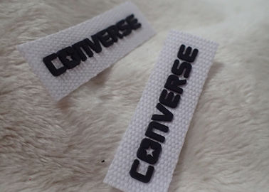 O logotipo inverso do silicone 3D remenda o delicado preto para a etiqueta do pescoço da roupa