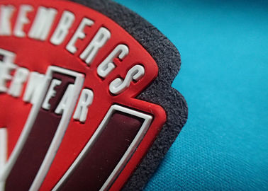 O logotipo feito sob encomenda gravou remendos autoadesivos da roupa, etiquetas da borracha do silicone 3D