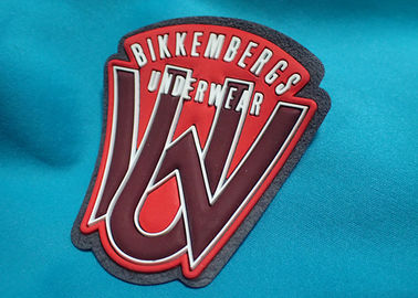 O logotipo feito sob encomenda gravou remendos autoadesivos da roupa, etiquetas da borracha do silicone 3D