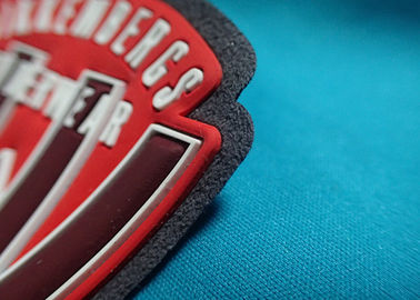 O logotipo feito sob encomenda gravou remendos autoadesivos da roupa, etiquetas da borracha do silicone 3D