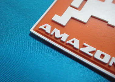 A etiqueta material de pano do Pvc do silicone, projeta a etiqueta de cuidado de borracha do silicone do remendo 3D do PVC