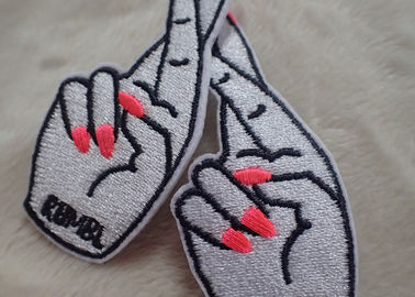 Os crachás bordados personalizados excelentes e multicoloridos, costume bordaram remendos para a roupa do bebê