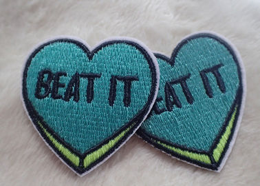 Os crachás bordados personalizados excelentes e multicoloridos, costume bordaram remendos para a roupa do bebê