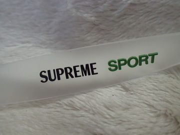 O logotipo feito sob encomenda gravou o remendo de borracha da etiqueta/PVC para o Headwear