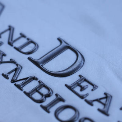 Letras de design personalizadas de alta frequência em relevo Etiqueta de marca 3D TPU Logotipo de transferência de calor Ferro em rótulos para roupas