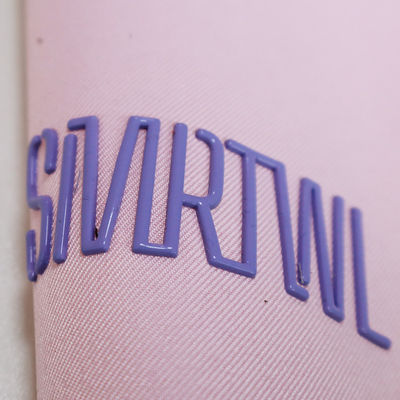 Letras de design personalizadas de alta frequência em relevo Etiqueta de marca 3D TPU Logotipo de transferência de calor Ferro em rótulos para roupas