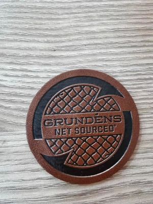 Gravação a laser personalizada Logotipo de marca de couro Reparação em relevo Patch Label em branco Tag Leatherette PU Patches para jeans Beanie