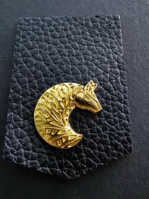 Gravação a laser personalizada Logotipo de marca de couro Reparação em relevo Patch Label em branco Tag Leatherette PU Patches para jeans Beanie