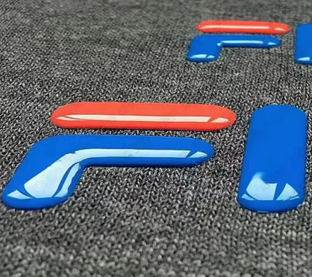 Logotipo de brilho em 3D em relevo Roupas de ferro em calor Embalagem de borracha em silicone Parche de transferência de calor