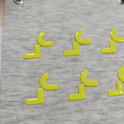 Logotipo de brilho em 3D em relevo Roupas de ferro em calor Embalagem de borracha em silicone Parche de transferência de calor
