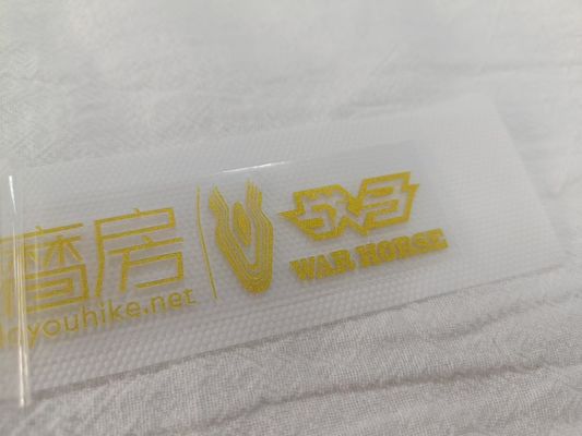 Logotipo de brilho em 3D em relevo Roupas de ferro em calor Embalagem de borracha em silicone Parche de transferência de calor
