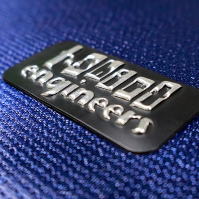 Logotipo de transferência de calor de metal TPU prateado preto 3D personalizado de alta qualidade para vestuário