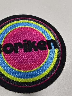 Remendo de logotipo de flocagem de prensa de calor personalizado para passar a ferro em vinil de transferência de calor para camiseta