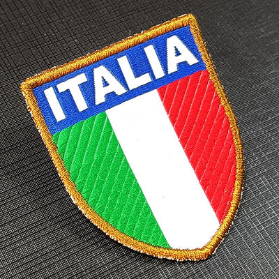 Patch bordado personalizado com bandeira de escudo de fábrica Etiqueta de roupa personalizada Distintivo costurado