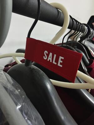 Logotipo de marca personalizado Venda de vestuário Etiqueta Impressão em tela Logotipo tecido para vestuário