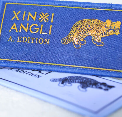Etiqueta Personalizada em Tecido com Serigrafia - Patch de Vestuário com Logotipo da Marca e Estampa de Leopardo para Acessórios de Vestuário