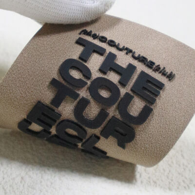 Etiqueta de impressão de silicone espumado em microfibra - The Couture Club Custom Brand Tag