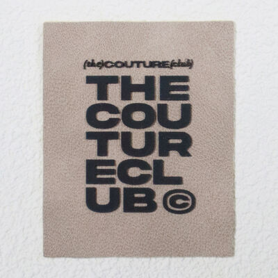 Etiqueta de impressão de silicone espumado em microfibra - The Couture Club Custom Brand Tag