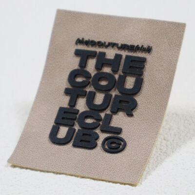 Etiqueta de impressão de silicone espumado em microfibra - The Couture Club Custom Brand Tag