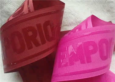 Etiqueta transparente brilhante da impressão da tela do logotipo do silicone na fita da linha do poliéster de Coloful