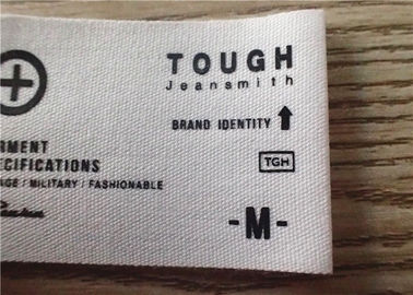 Etiquetas tecidas algodão da roupa com logotipo branco do gráfico do fundo e da impressão