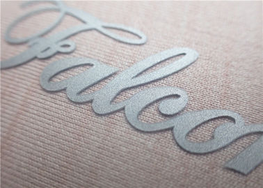 A personalização de etiquetas da fonte e da roupa da transferência térmica da cor/calor do silicone pressiona etiquetas